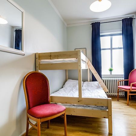 Riverside Hostel Блёндюоус Экстерьер фото