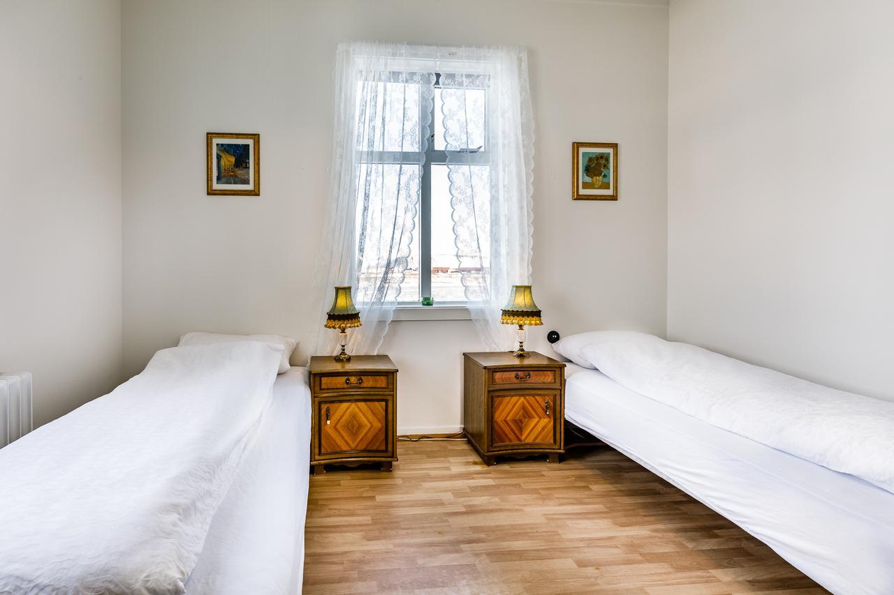 Riverside Hostel Блёндюоус Экстерьер фото