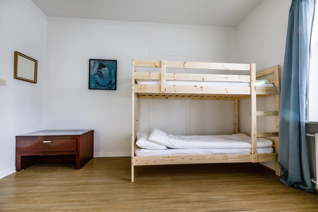Riverside Hostel Блёндюоус Экстерьер фото