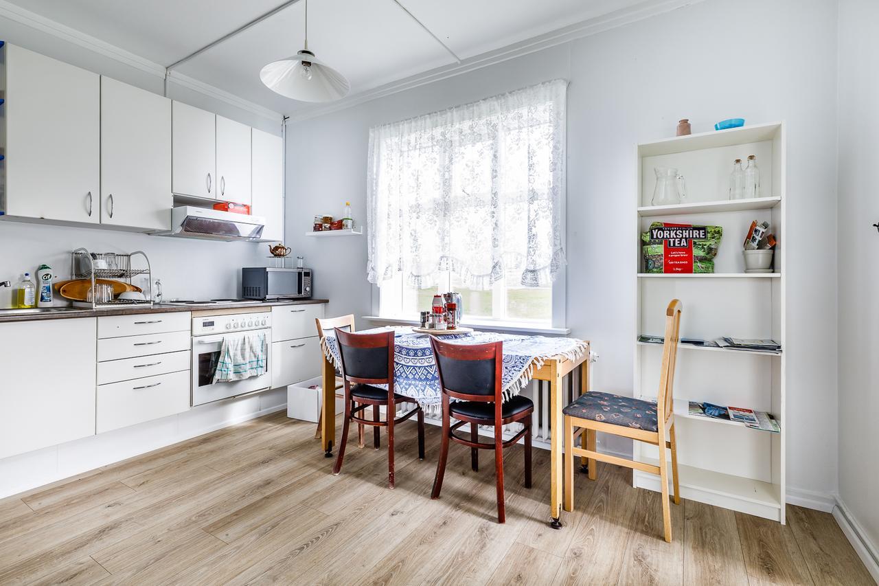 Riverside Hostel Блёндюоус Экстерьер фото