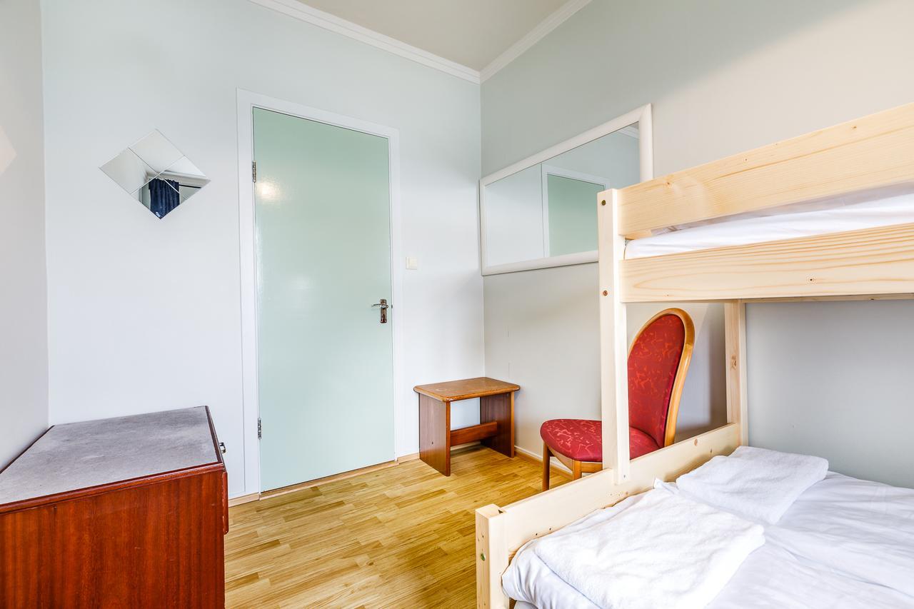 Riverside Hostel Блёндюоус Экстерьер фото