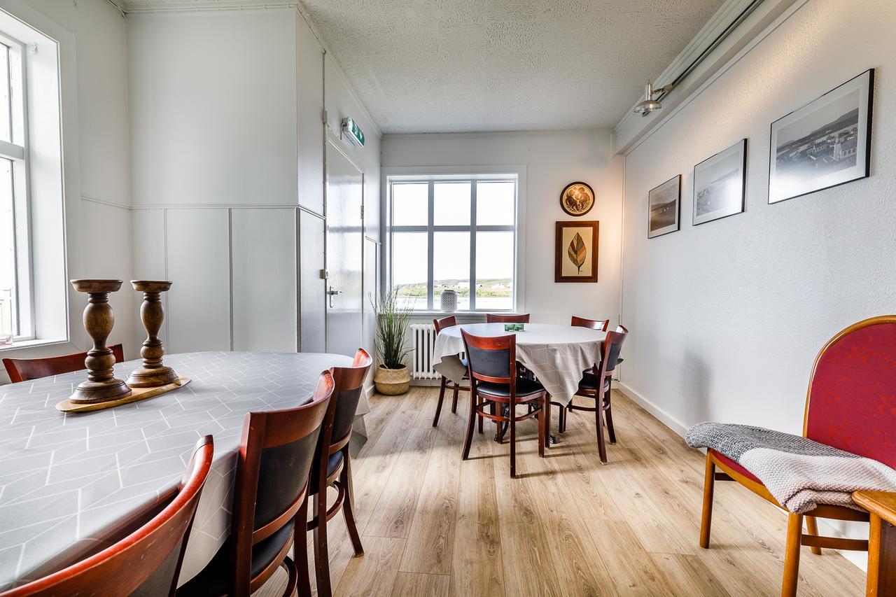 Riverside Hostel Блёндюоус Экстерьер фото