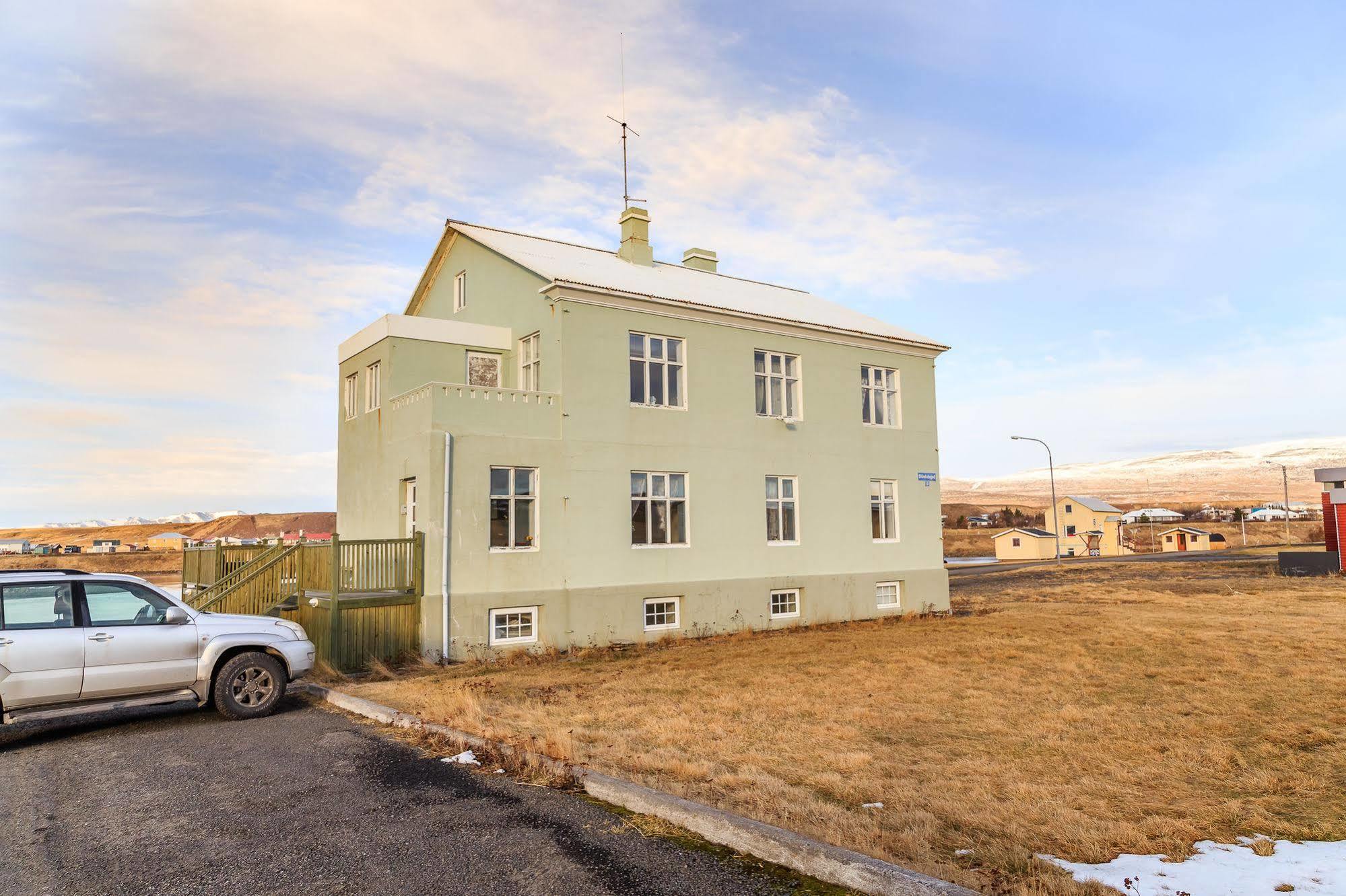 Riverside Hostel Блёндюоус Экстерьер фото