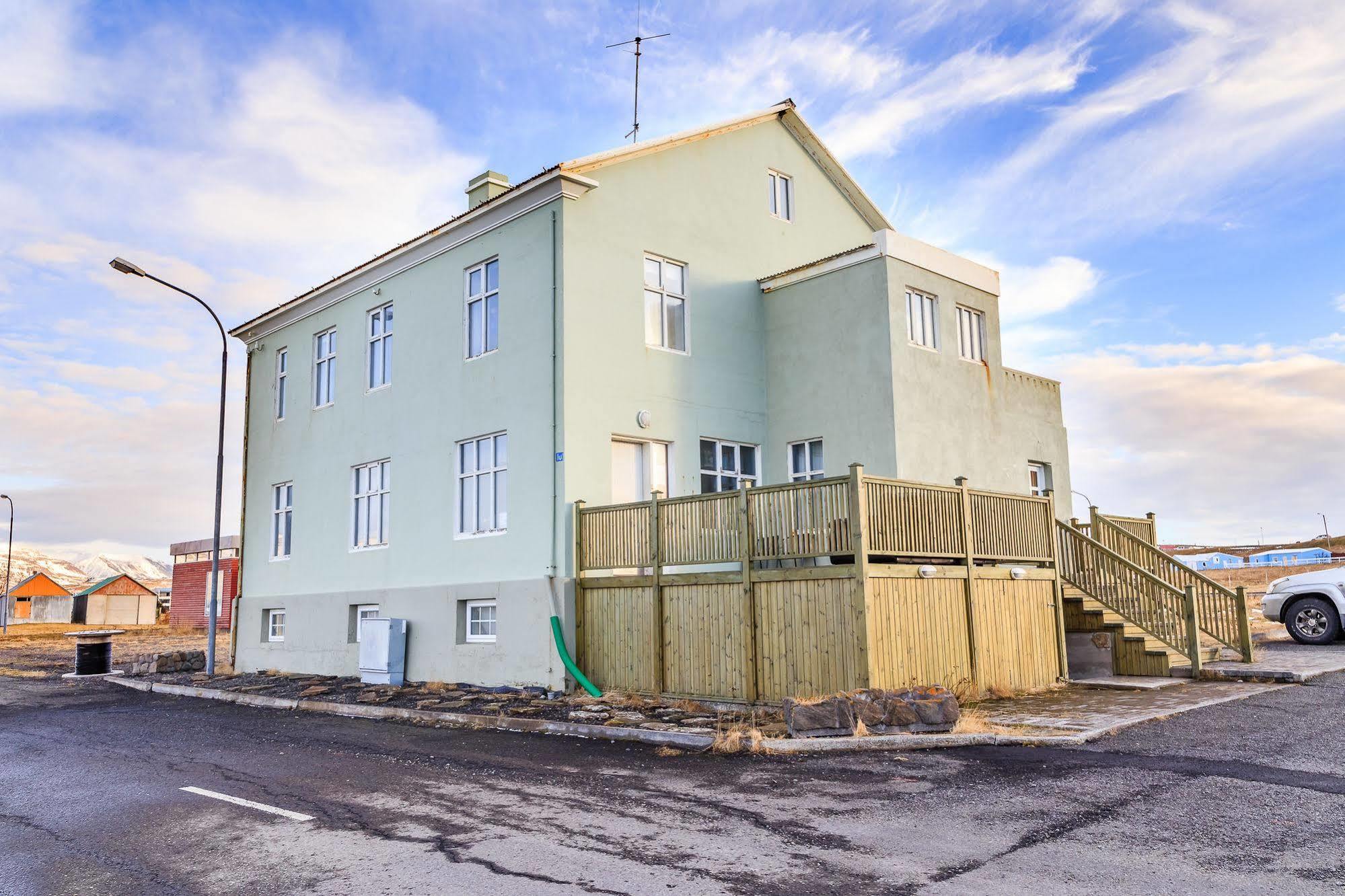 Riverside Hostel Блёндюоус Экстерьер фото