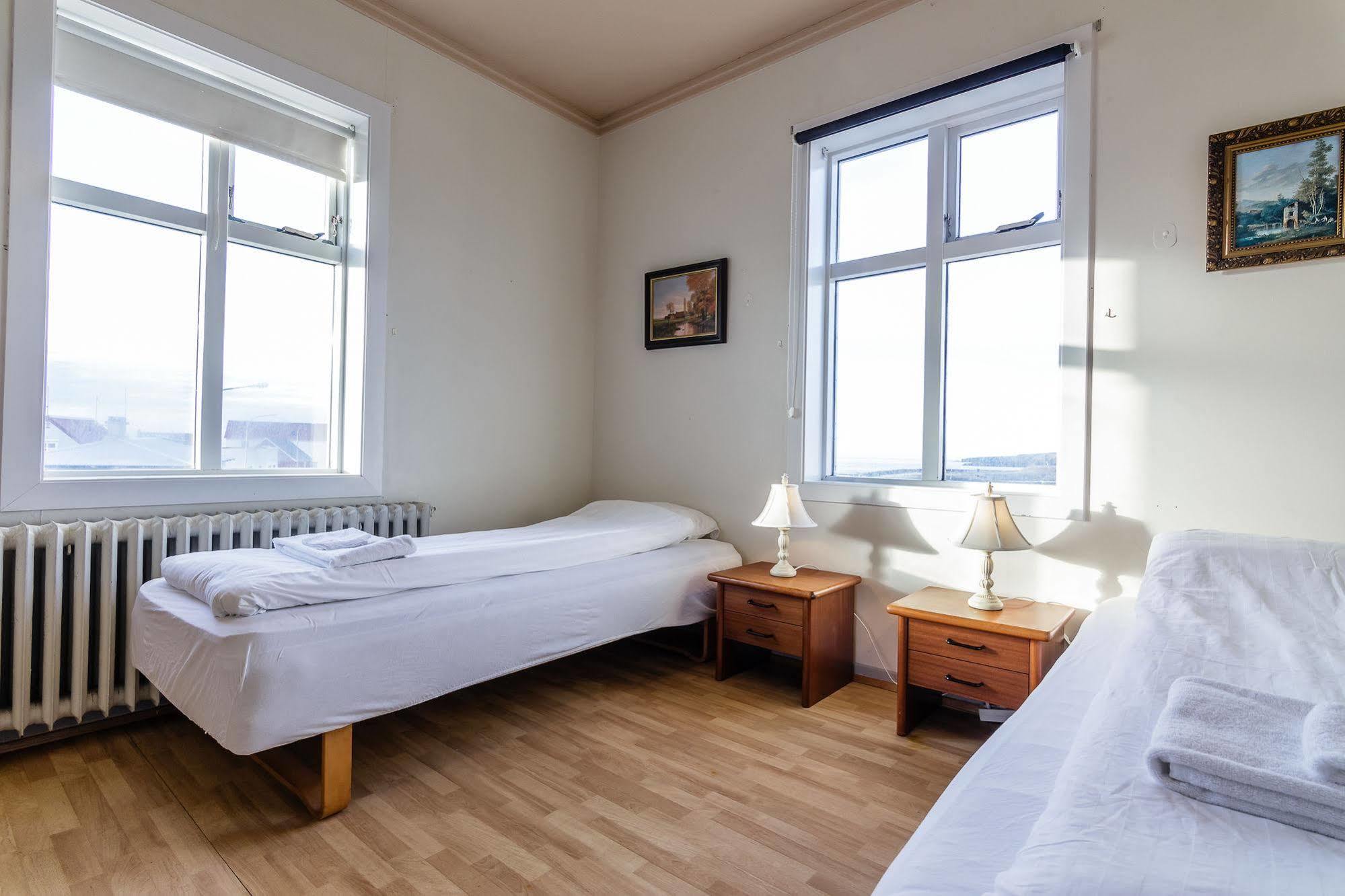 Riverside Hostel Блёндюоус Экстерьер фото